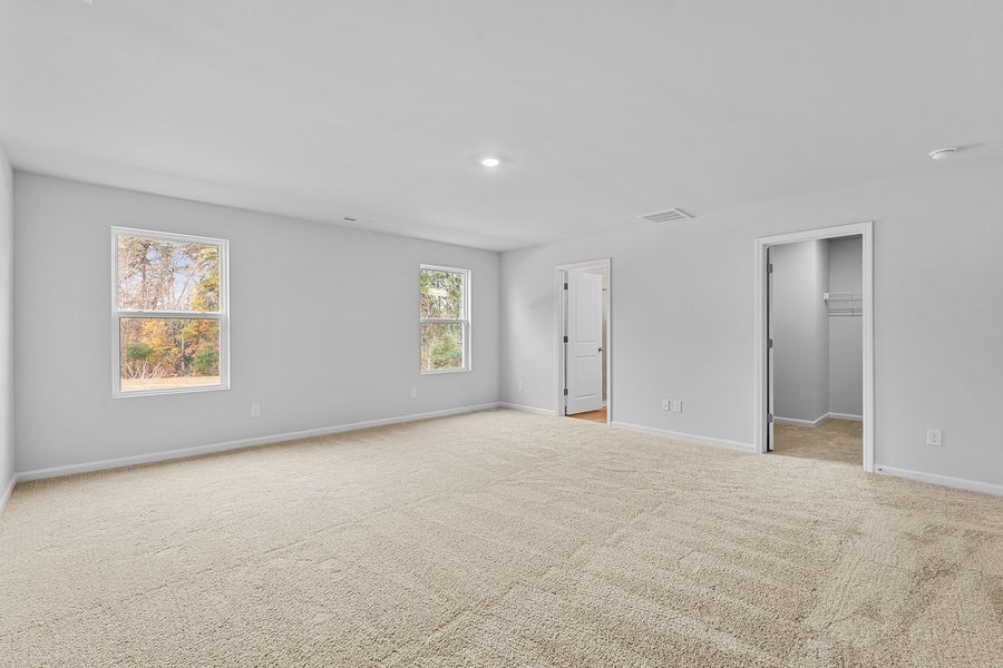 Spacious, unfurnished interior of a new home in Hanes Lake, Winston-Salem (Image 25).