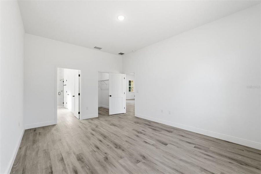 Spacious, unfurnished interior of a new home in , Ocala (Image 24).