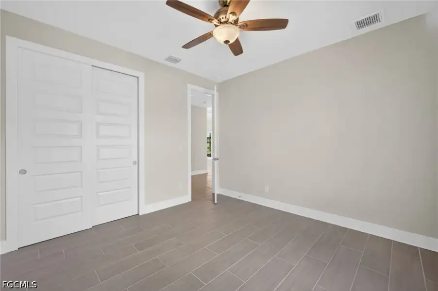 Spacious, unfurnished interior of a new home in Cape Coral, Cape Coral (Image 24).