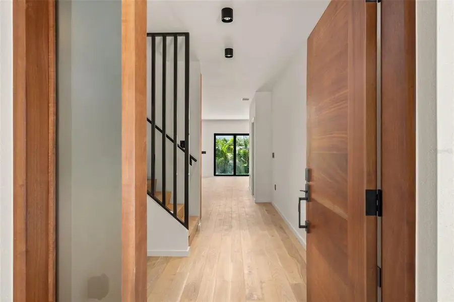 Spacious, unfurnished interior of a new home in , Sarasota (Image 58).