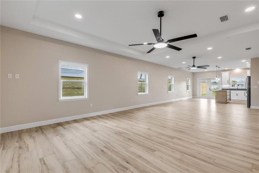 Spacious, unfurnished interior of a new home in , Oak Hill (Image 19).