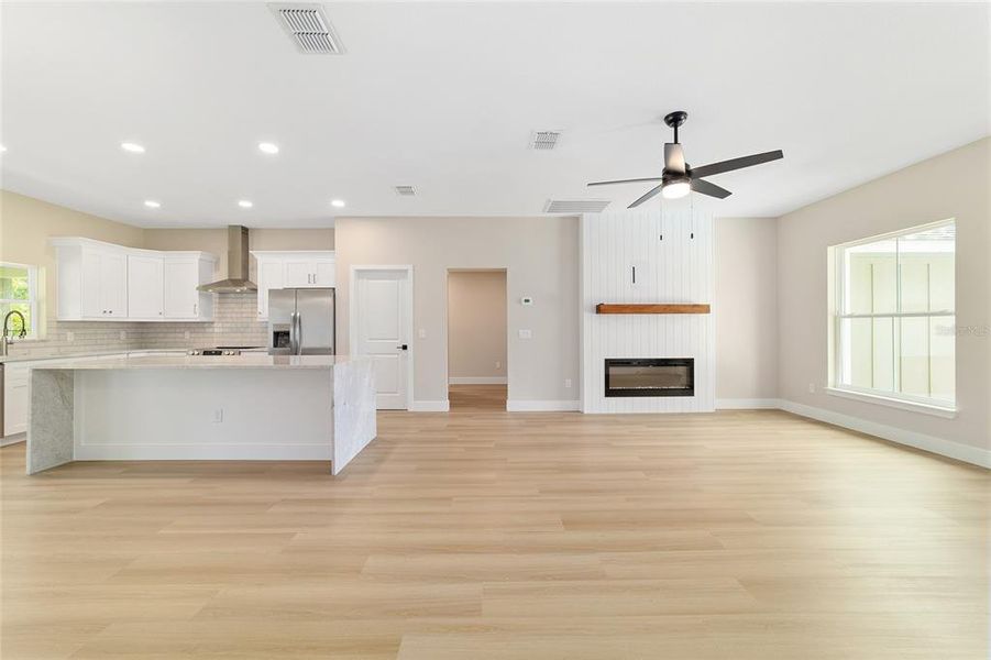 Spacious, unfurnished interior of a new home in , Dunnellon (Image 36).