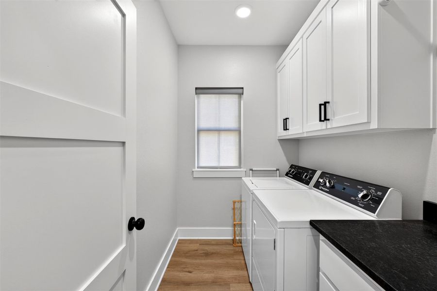 Furnished interior view inside a new home in , Kilgore (Image 37).