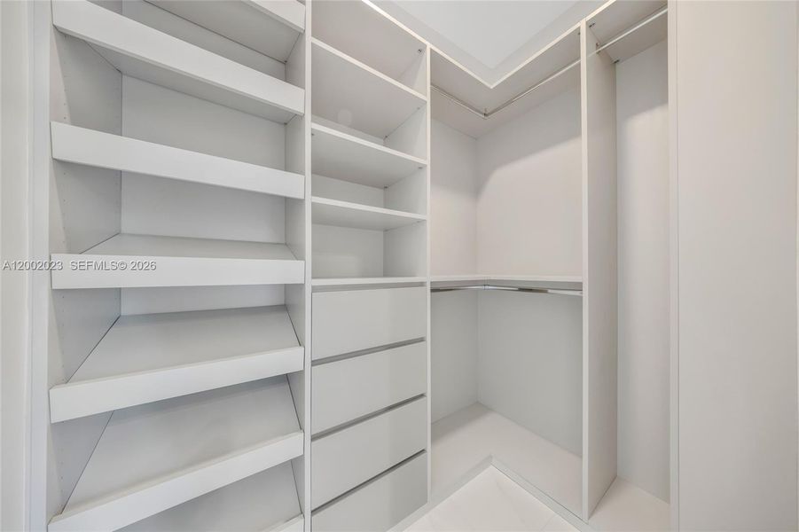 Close-up of interior finishes inside a home in , Fort Lauderdale (Image 20).