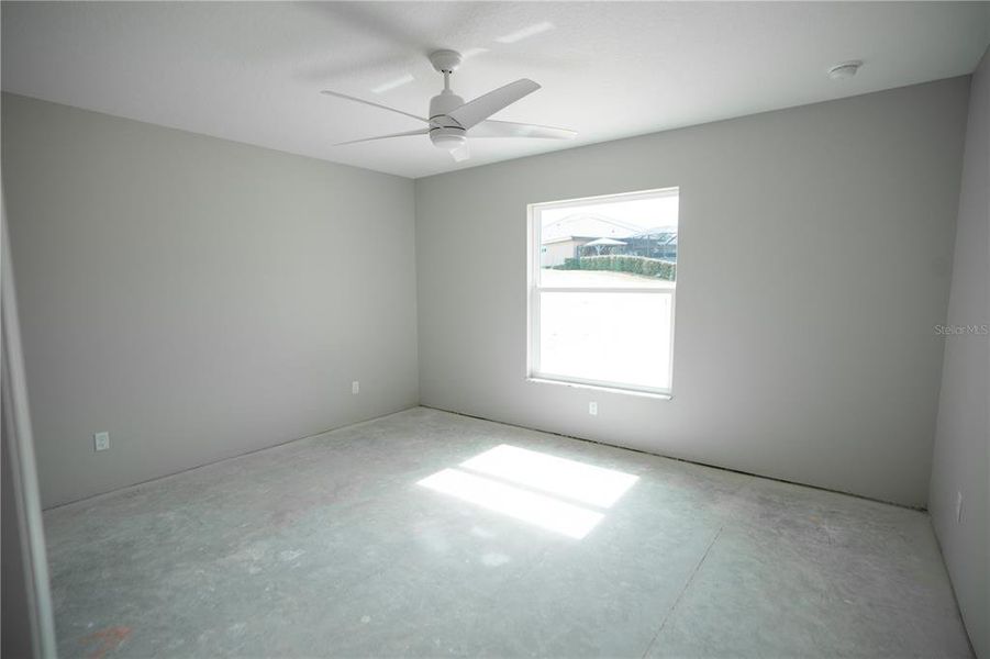 Spacious, unfurnished interior of a new home in , Dunnellon (Image 10).