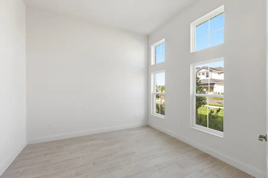 Spacious, unfurnished interior of a new home in Tamarack at Two Rivers, Zephyrhills (Image 14).