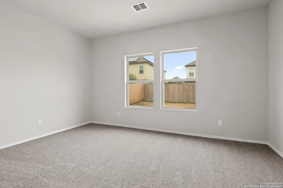 Spacious, unfurnished interior of a new home in Somerset Trails, San Antonio (Image 13). Spacious, unfurnished interior of a new home in Somerset Trails, San Antonio (Image 13).