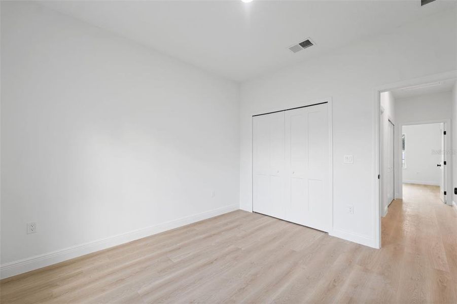 Spacious, unfurnished interior of a new home in , Ocala (Image 24).