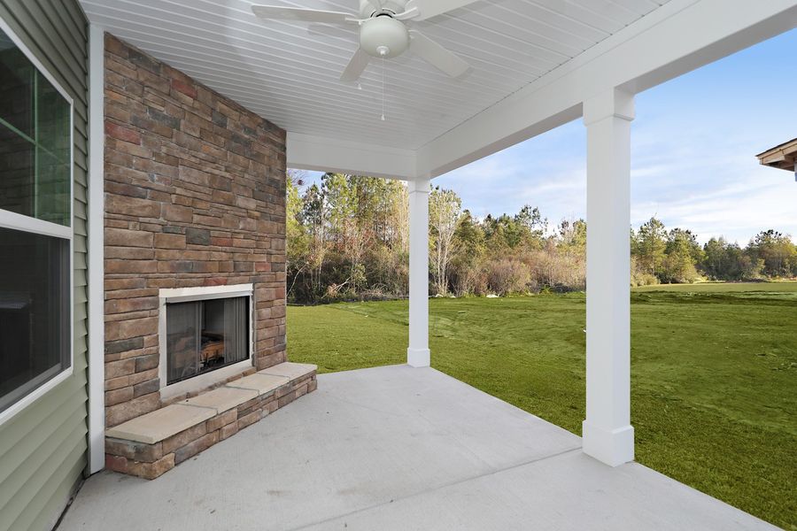 Exterior details and patio area of a home in Arcadia, Myrtle Beach (Image 4).