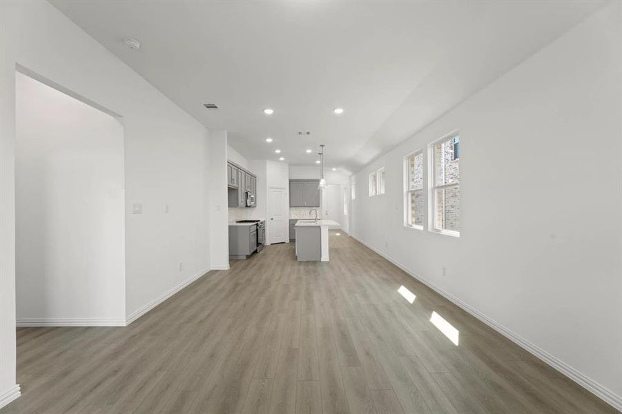 Spacious, unfurnished interior of a new home in Devonshire 40s, Forney (Image 20).