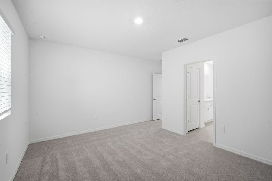 Spacious, unfurnished interior of a new home in Palm Wind, Hudson (Image 17).