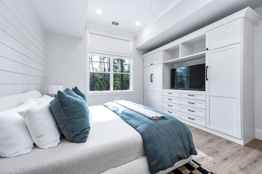 Fully Furnished, custom blinds and TV included. 1 of 4 full bedrooms.