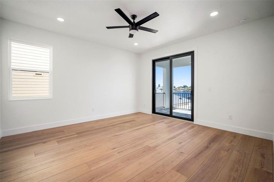 Spacious, unfurnished interior of a new home in , Apollo Beach (Image 41).