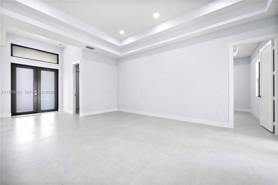 Spacious, unfurnished interior of a new home in , Naples (Image 21).