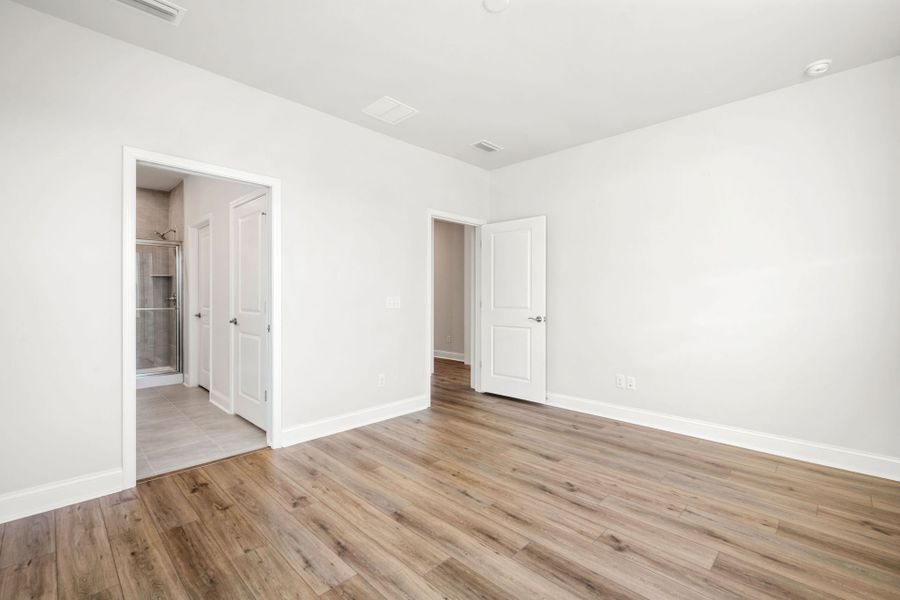 Spacious, unfurnished interior of a new home in Sun City Hilton Head, Bluffton (Image 21).