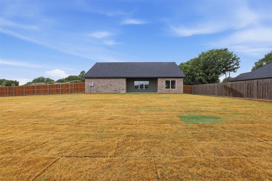 Exterior details and patio area of a home in , Granbury (Image 19).