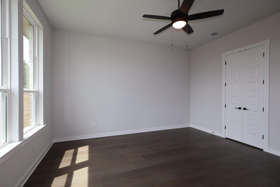 Spacious, unfurnished interior of a new home in Wolf Ranch, Georgetown (Image 18).