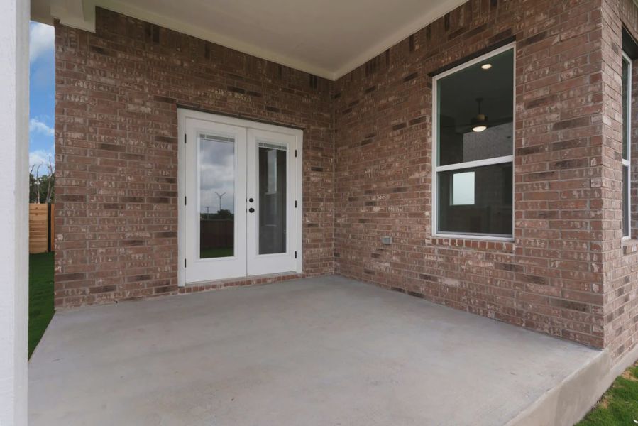 Exterior details and patio area of a home in Highland Village, Georgetown (Image 3).