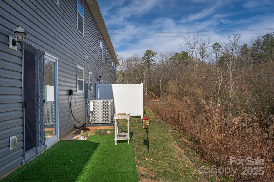 Snug low maintenance backyard