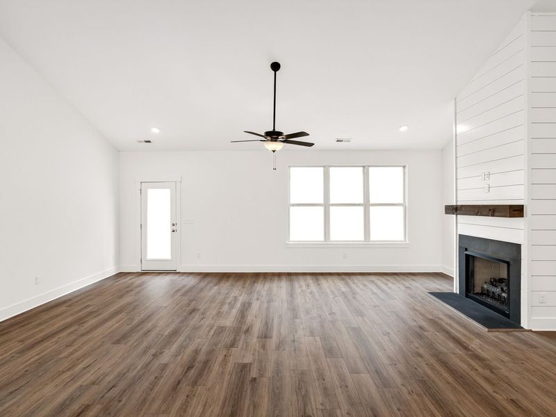 Spacious, unfurnished interior of a new home in Woods Crossing, Gallatin (Image 25).