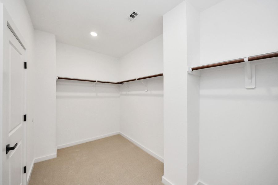 Spacious, unfurnished interior of a new home in , Houston (Image 39).