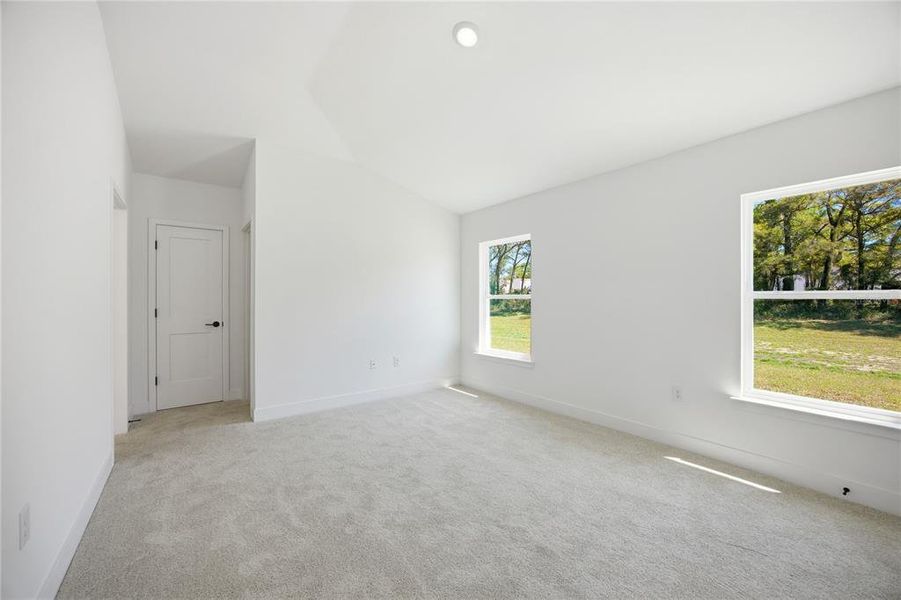 Spacious, unfurnished interior of a new home in Briarwood, Alachua (Image 10).