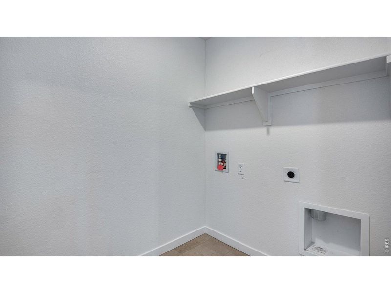 Spacious, unfurnished interior of a new home in Lakeside Canyon, Mead (Image 33). Spacious, unfurnished interior of a new home in Lakeside Canyon, Mead (Image 33).