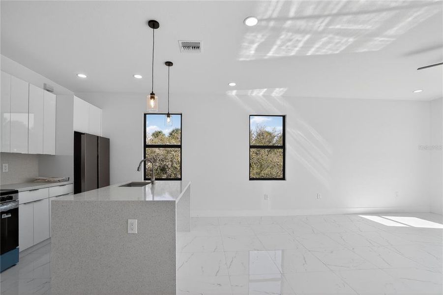 Spacious, unfurnished interior of a new home in , Rotonda West (Image 43).