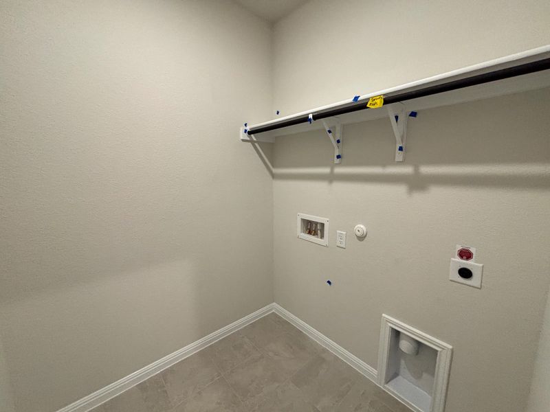 Spacious, unfurnished interior of a new home in Cannon Ranch 40s, Dripping Springs (Image 28).