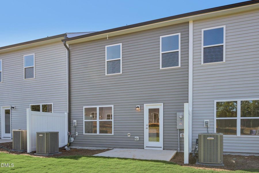 36-web-or-mls-Flagstone Way-S1010-036