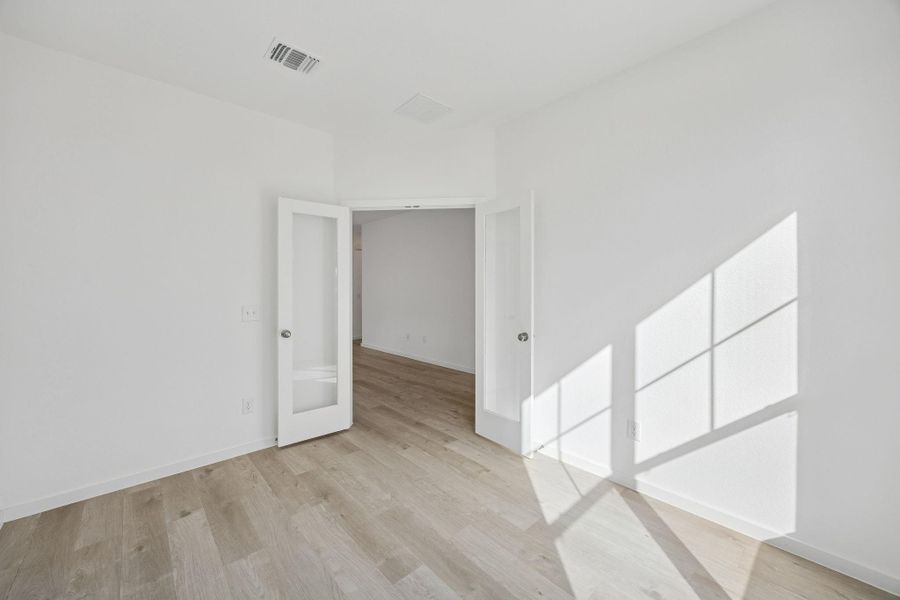 Spacious, unfurnished interior of a new home in Stokesbury, Waller (Image 32).