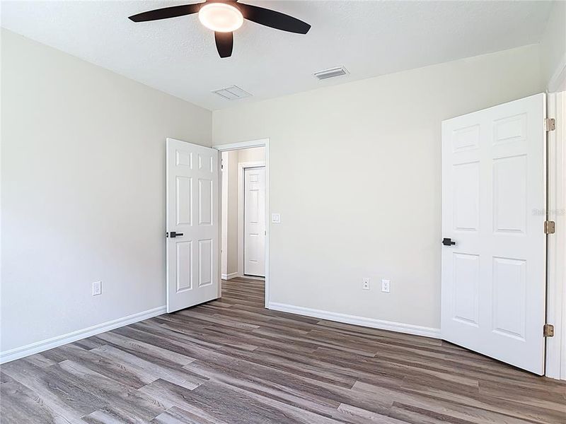 Spacious, unfurnished interior of a new home in , Deland (Image 23).