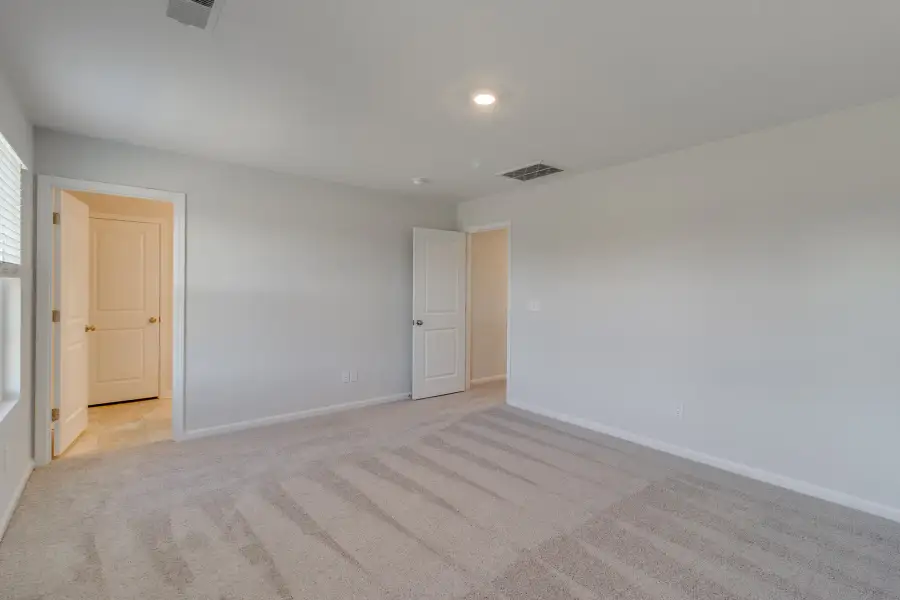 Spacious, unfurnished interior of a new home in Laurinton Farms, Hopkins (Image 27).