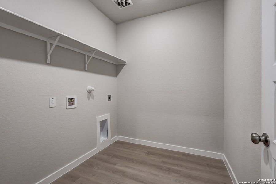 Image 32 of a home in Cinco Lakes. Image 32 of a home in Cinco Lakes.