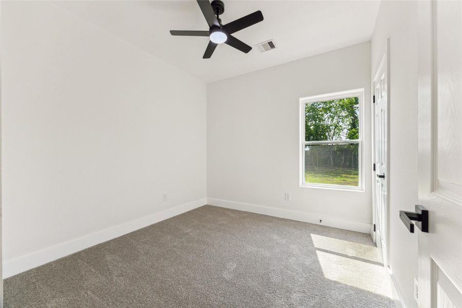 Spacious, unfurnished interior of a new home in , Santa Fe (Image 11).