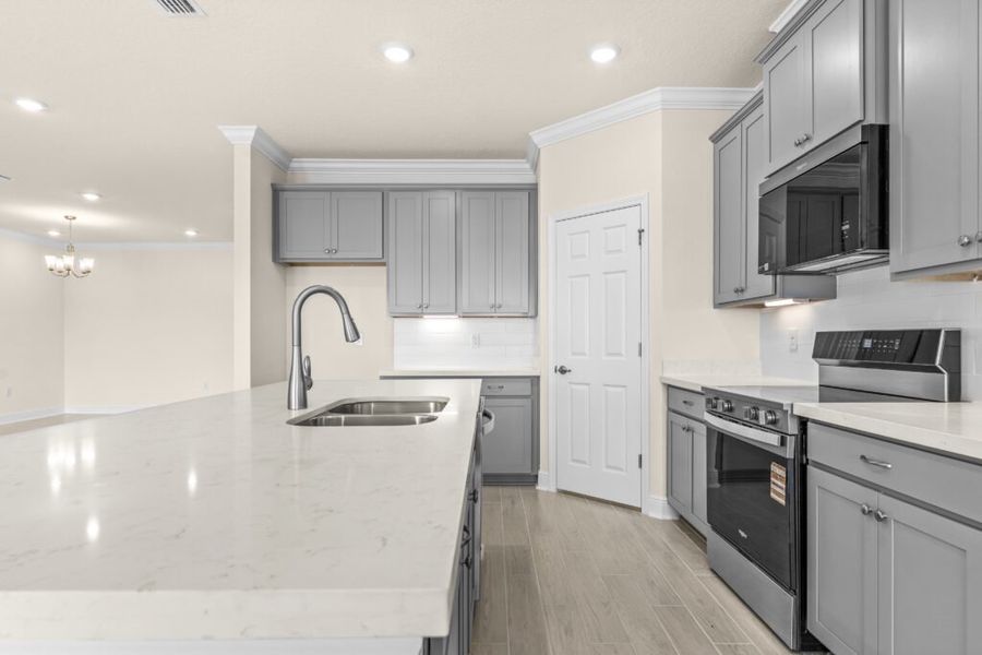Furnished interior view inside a new home in Lake Merial, Panama City (Image 9).