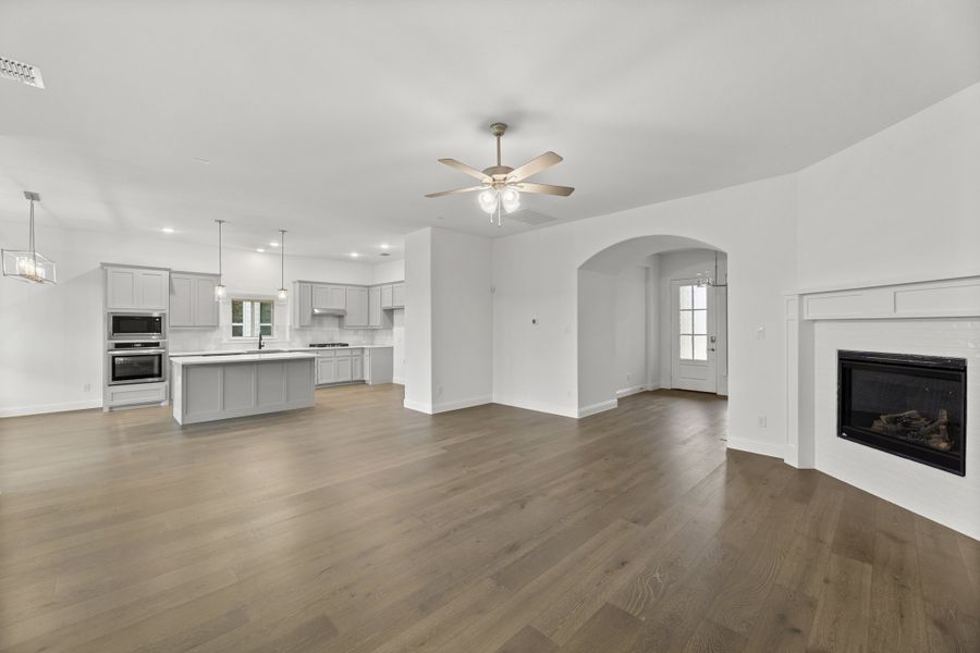 Representative unfurnished interior of a home built from the Colby by Sandlin Homes in Lakesong, Midlothian (Image 18). Representative unfurnished interior of a home built from the Colby by Sandlin Homes in Lakesong, Midlothian (Image 18).
