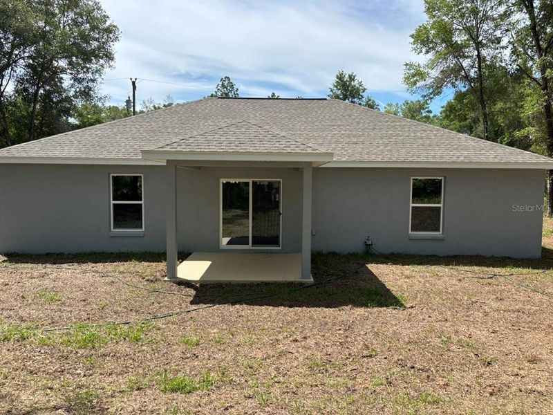 Exterior details and patio area of a home in , Dunnellon (Image 4).