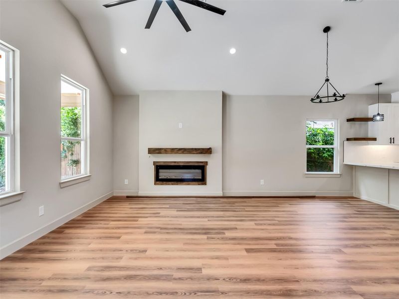 Spacious, unfurnished interior of a new home in , Willis (Image 19).