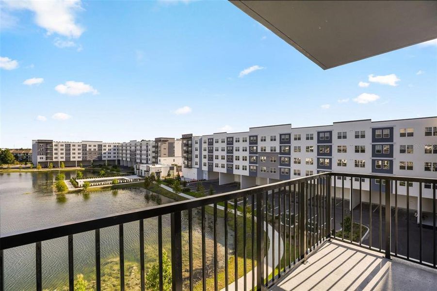 Condo located in Orlando, FL showcasing its design and architecture (Image 27).