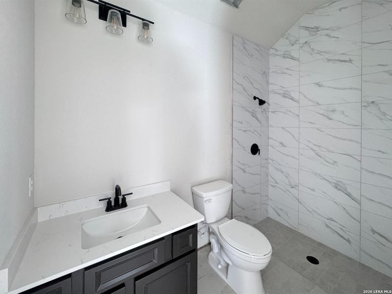 Furnished interior view inside a new home in Waldsanger, New Braunfels (Image 7).