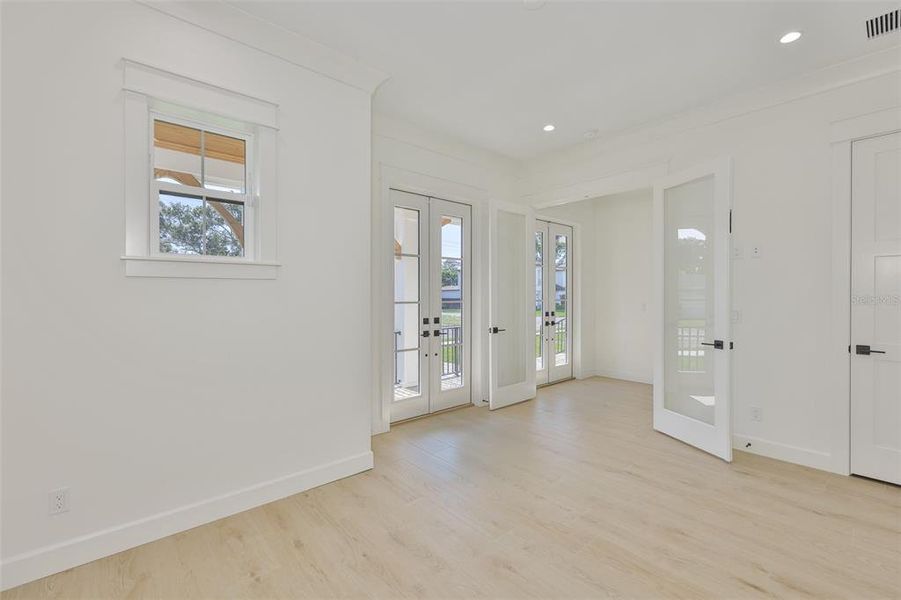 Spacious, unfurnished interior of a new home in , Tampa (Image 66).