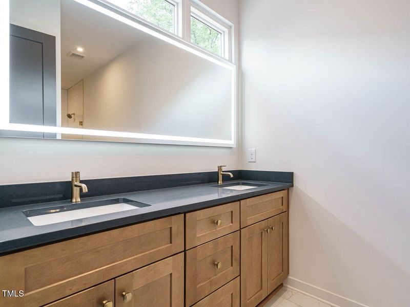 023-1280x960-bathroom 023-1280x960-bathroom