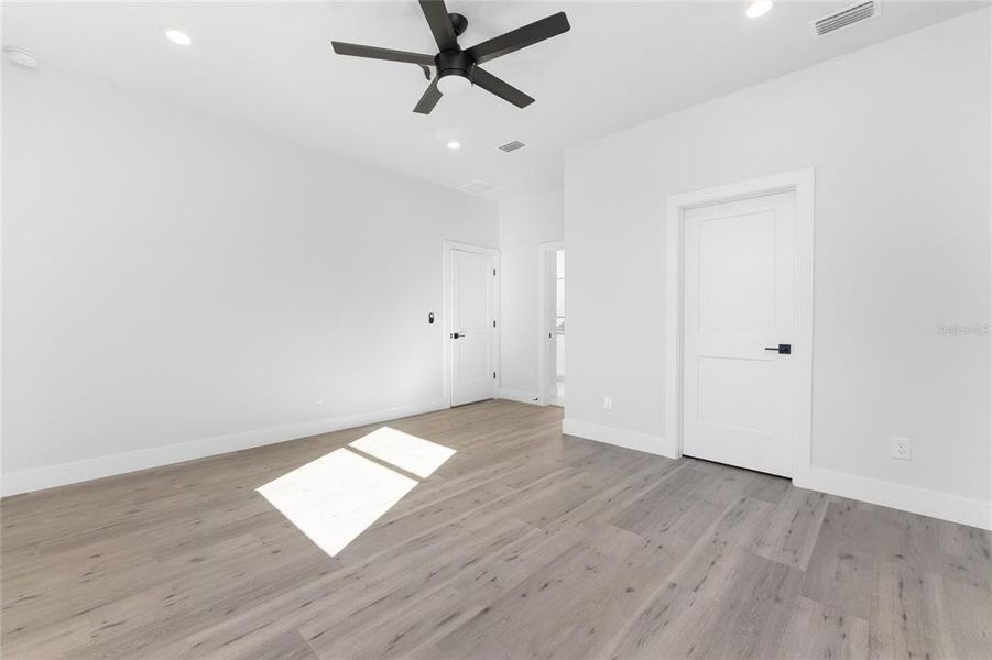 Spacious, unfurnished interior of a new home in , Rotonda West (Image 28).