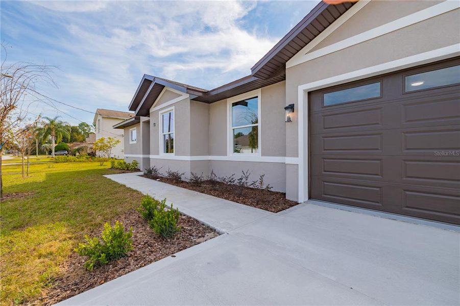 Exterior details and patio area of a home in , Palm Coast (Image 25).