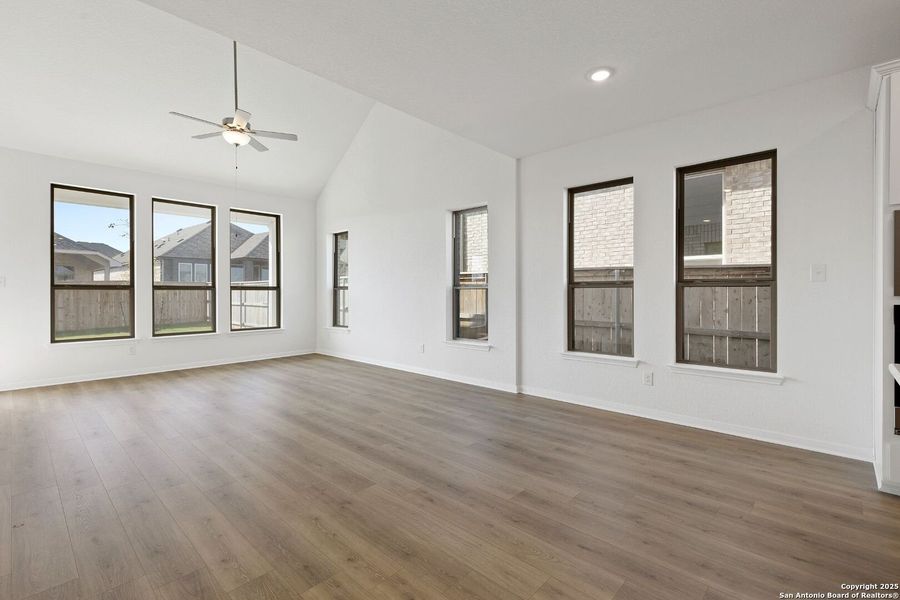 Spacious, unfurnished interior of a new home in Mayfair, New Braunfels (Image 17).