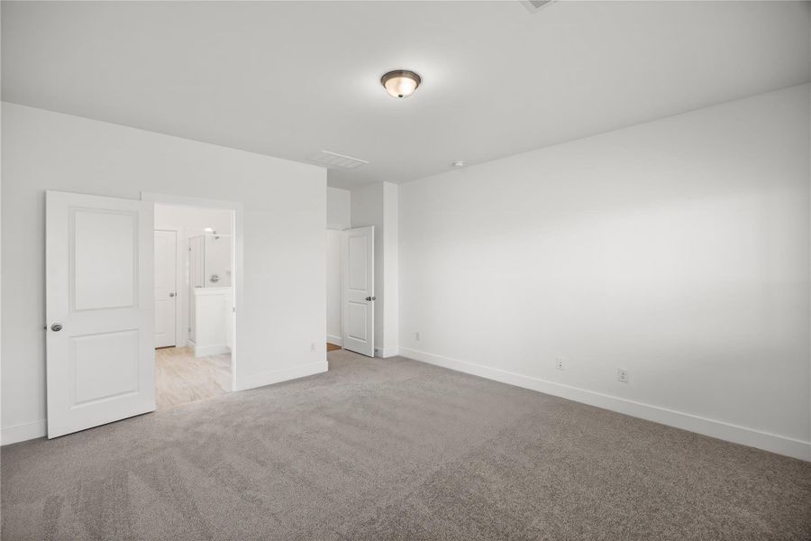 Spacious, unfurnished interior of a new home in River Ranch Meadows, Dayton (Image 24).