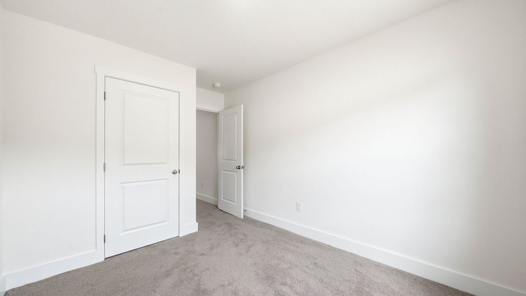 Spacious, unfurnished interior of a new home in Cherokee Crossing, Kodak (Image 15).