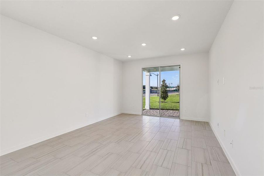 Spacious, unfurnished interior of a new home in Colbert Landings, Palm Coast (Image 13).