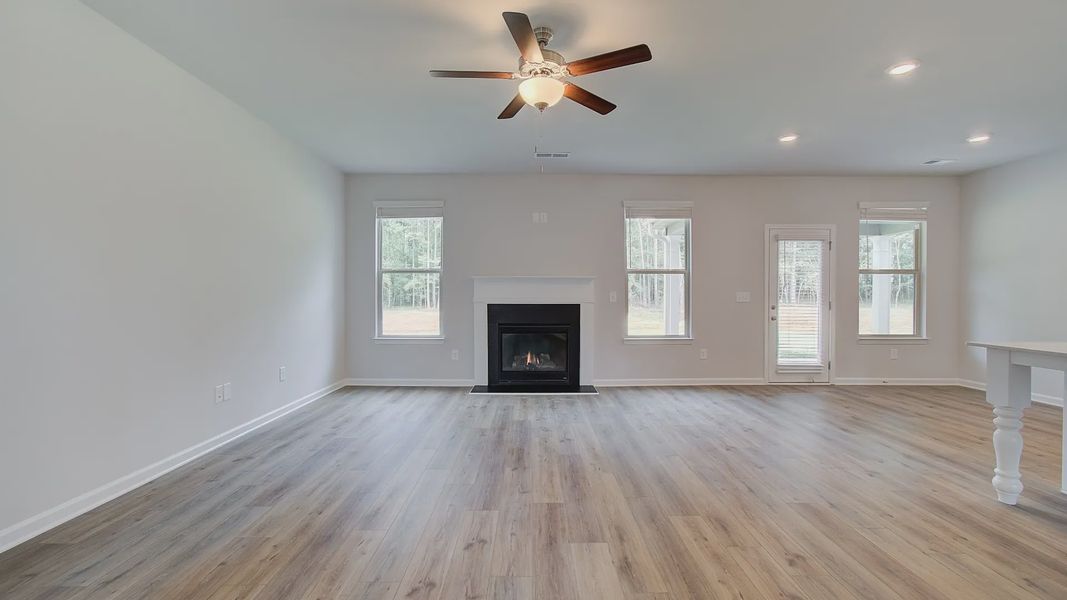 Representative furnished interior of a home built from the Meridian II by DRB Homes in Everson, Snellville (Image 7). Representative furnished interior of a home built from the Meridian II by DRB Homes in Everson, Snellville (Image 7).
